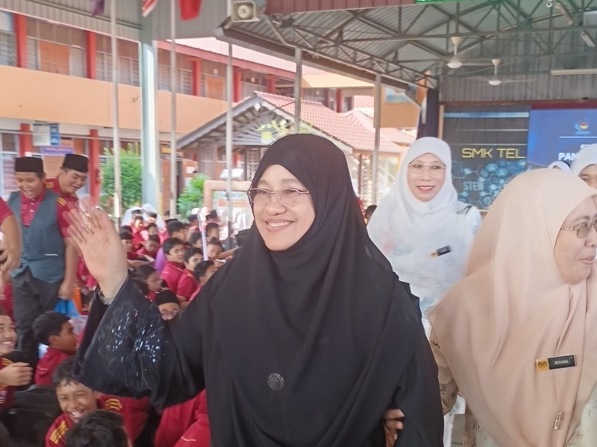 Cikgu Sabariah...bersara